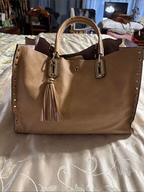 Tassel Tote Handbag in Tan